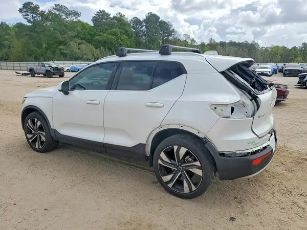 YV4L12UE1R2204459 2024 VOLVO XC40 - Image 2