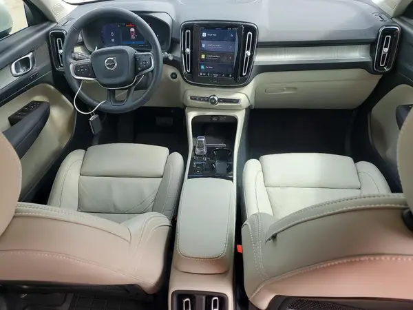 YV4L12UE1R2204459 2024 VOLVO XC40 - Image 8