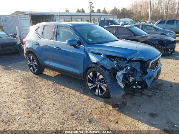 YV4L12UE1R2216840 2024 VOLVO XC40 - Image 1