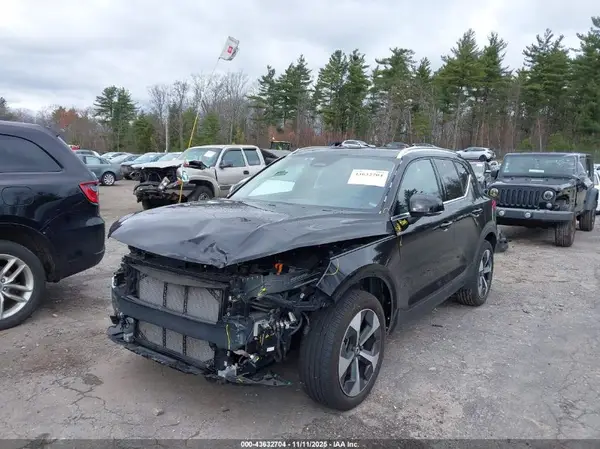 YV4L12UE1R2333835 2024 VOLVO XC40 - Image 2