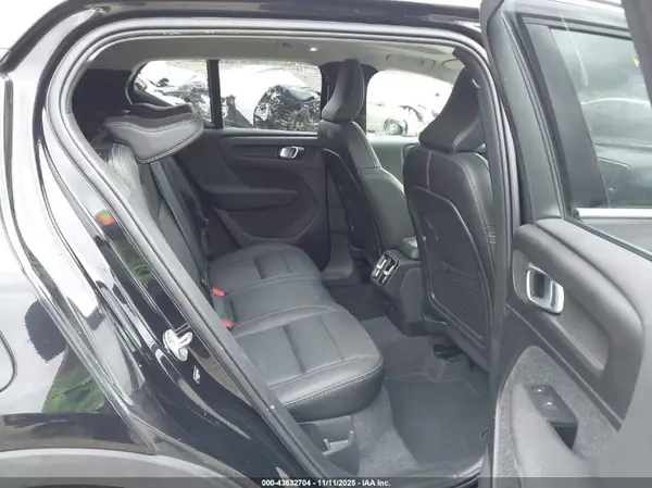YV4L12UE1R2333835 2024 VOLVO XC40 - Image 8