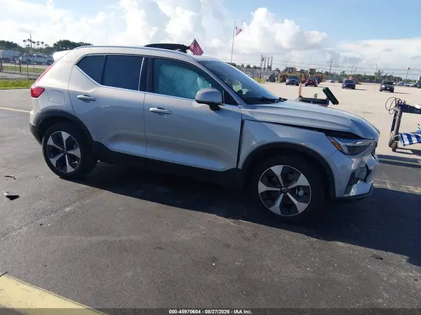YV4L12UE1R2373445 2024 VOLVO XC40 - Image 1