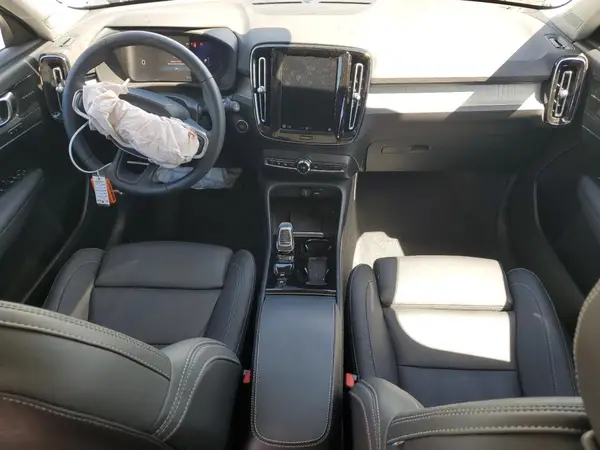 YV4L12UE1R2379682 2024 VOLVO XC40 - Image 8
