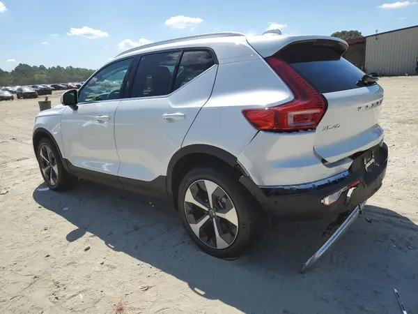 YV4L12UE1S2499343 2025 VOLVO XC40 - Image 2