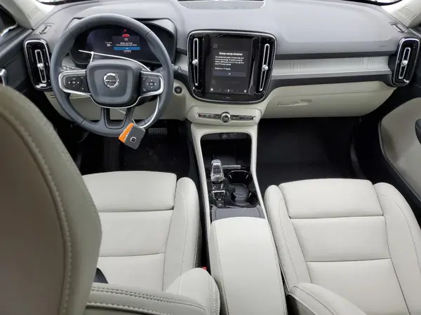 YV4L12UE1S2499343 2025 VOLVO XC40 - Image 8