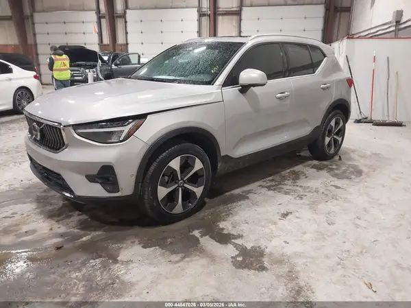 YV4L12UE1S2590547 2025 VOLVO XC40 - Image 2