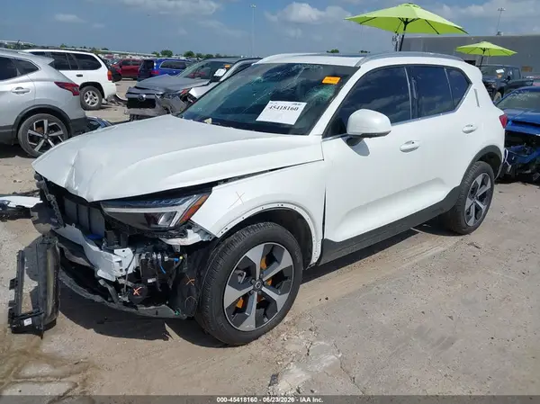 YV4L12UE1S2602907 2025 VOLVO XC40 - Image 2