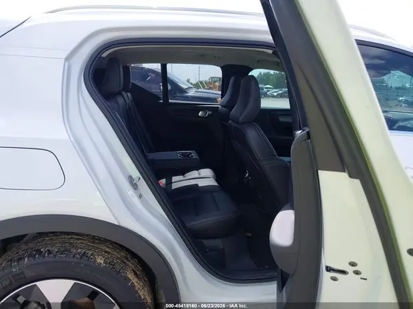 YV4L12UE1S2602907 2025 VOLVO XC40 - Image 8
