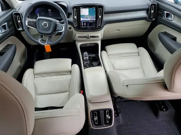 YV4L12UE2R2214501 2024 VOLVO XC40 - Image 8