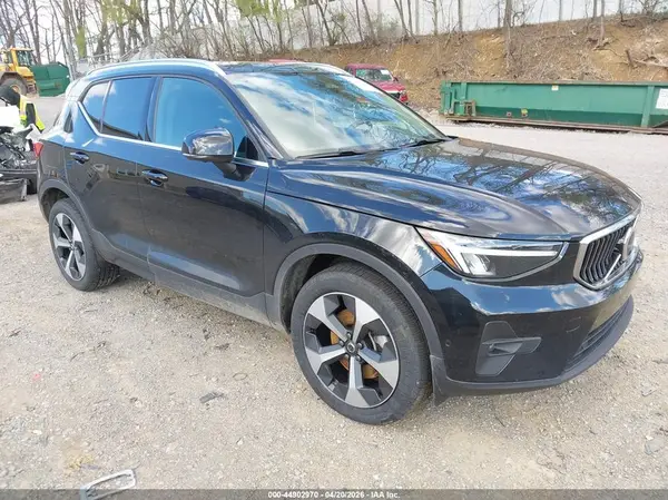 YV4L12UE2R2240418 2024 VOLVO XC40 - Image 1