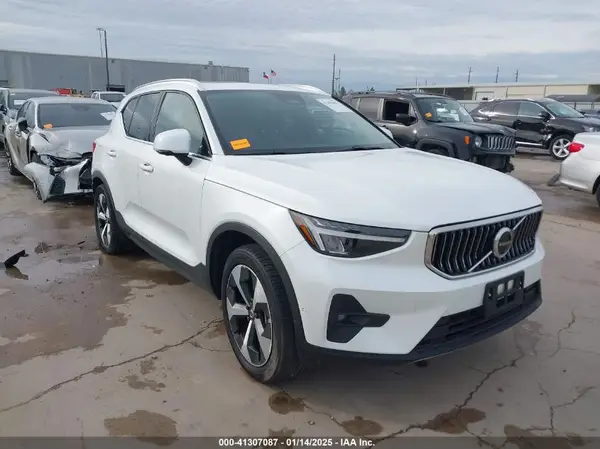 YV4L12UE2R2246722 2024 VOLVO XC40 - Image 1