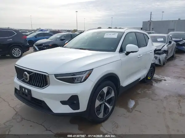 YV4L12UE2R2246722 2024 VOLVO XC40 - Image 2