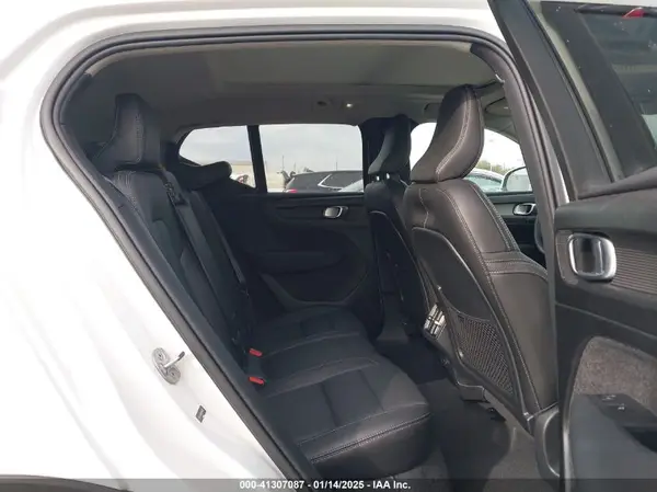 YV4L12UE2R2246722 2024 VOLVO XC40 - Image 8