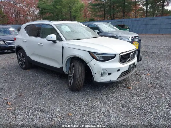 YV4L12UE2R2356332 2024 VOLVO XC40 - Image 1