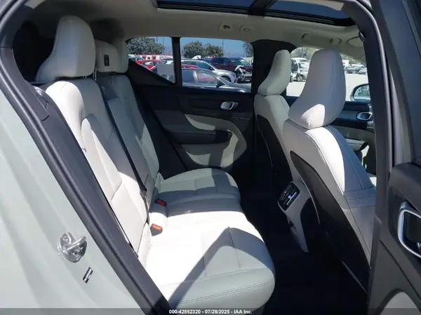 YV4L12UE2S2466450 2025 VOLVO XC40 - Image 8