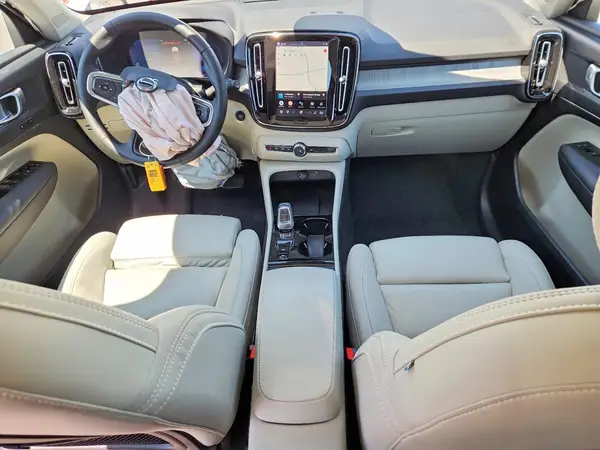 YV4L12UE2S2555855 2025 VOLVO XC40 - Image 8