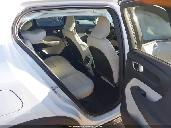 YV4L12UE2S2574809 2025 VOLVO XC40 - Image 8