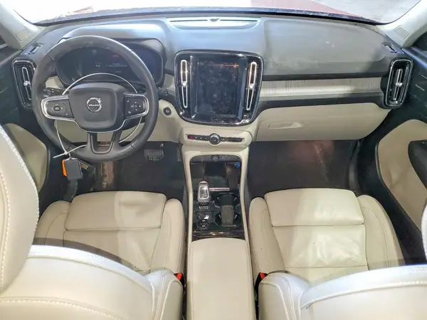 YV4L12UE3R2214037 2024 VOLVO XC40 - Image 8