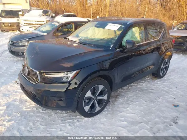 YV4L12UE3R2252433 2024 VOLVO XC40 - Image 2
