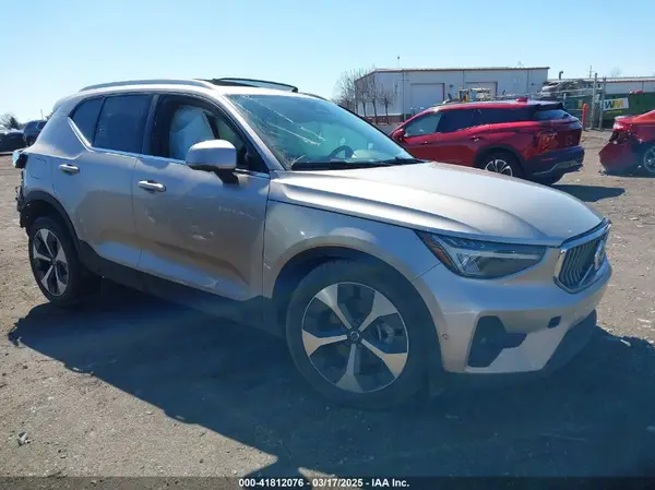 YV4L12UE3R2290695 2024 VOLVO XC40 - Image 1