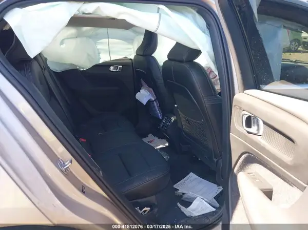 YV4L12UE3R2290695 2024 VOLVO XC40 - Image 8