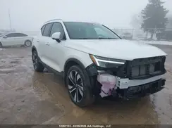 YV4L12UE3R2381062 2024 VOLVO XC40