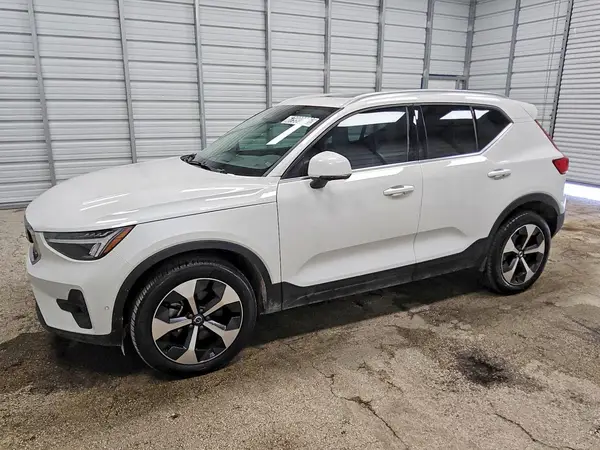 YV4L12UE3S2531788 2025 VOLVO XC40 - Image 1