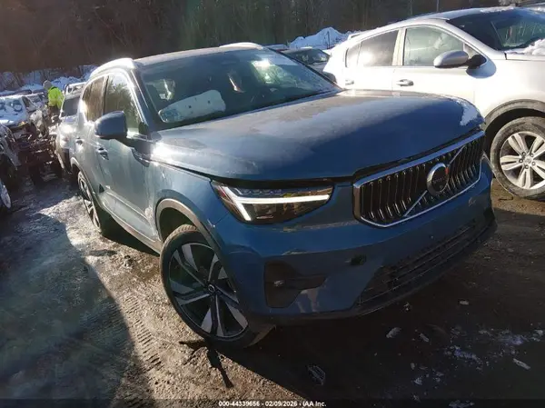 YV4L12UE3S2553631 2025 VOLVO XC40 - Image 1