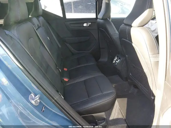 YV4L12UE3S2553631 2025 VOLVO XC40 - Image 8