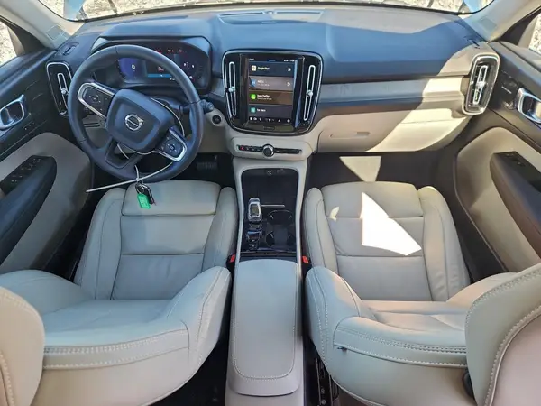 YV4L12UE4P2012577 2023 VOLVO XC40 - Image 8
