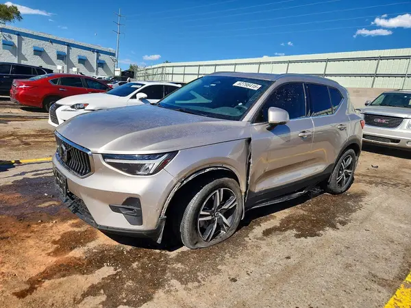 YV4L12UE4P2949672 2023 VOLVO XC40 - Image 1