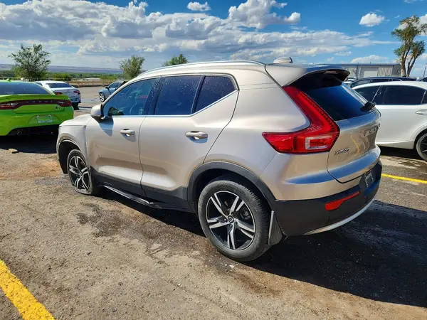 YV4L12UE4P2949672 2023 VOLVO XC40 - Image 2