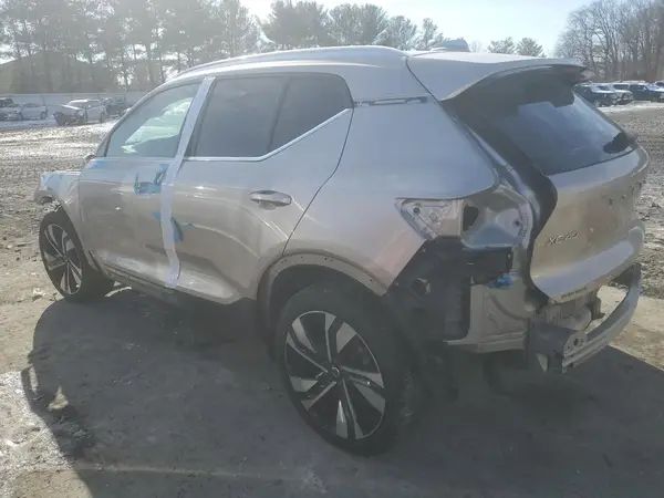 YV4L12UE4R2248259 2024 VOLVO XC40 - Image 2
