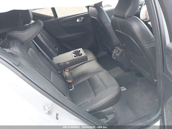 YV4L12UE4R2307794 2024 VOLVO XC40 - Image 8