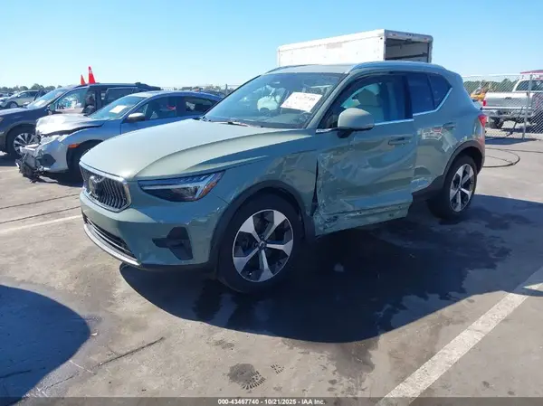 YV4L12UE4R2321551 2024 VOLVO XC40 - Image 2