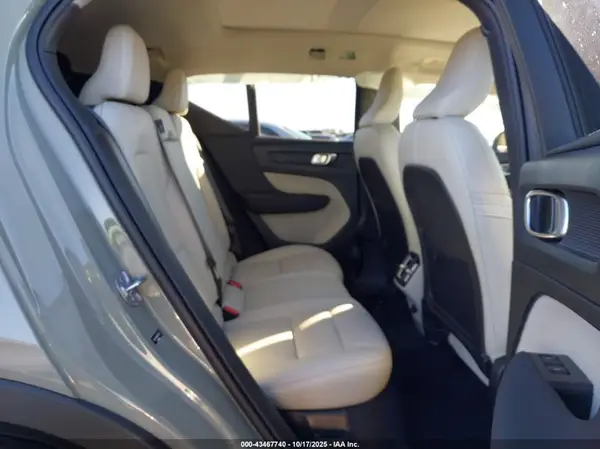 YV4L12UE4R2321551 2024 VOLVO XC40 - Image 8