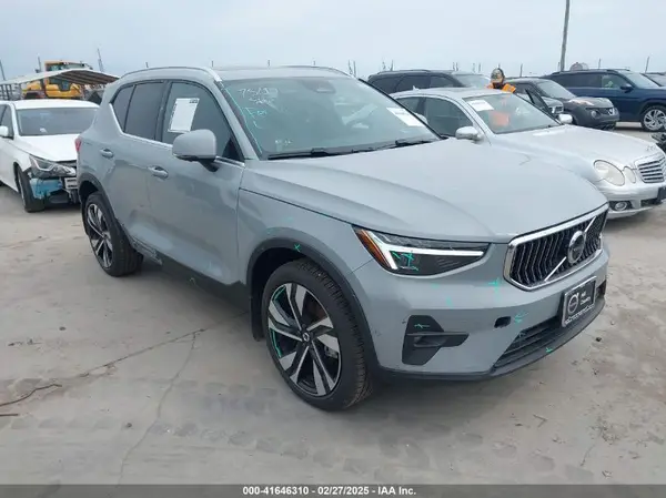YV4L12UE4S2461993 2025 VOLVO XC40 - Image 1