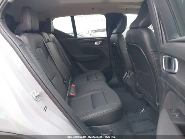 YV4L12UE4S2461993 2025 VOLVO XC40 - Image 8