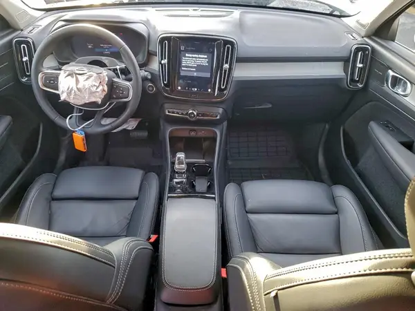 YV4L12UE4S2502090 2025 VOLVO XC40 - Image 8
