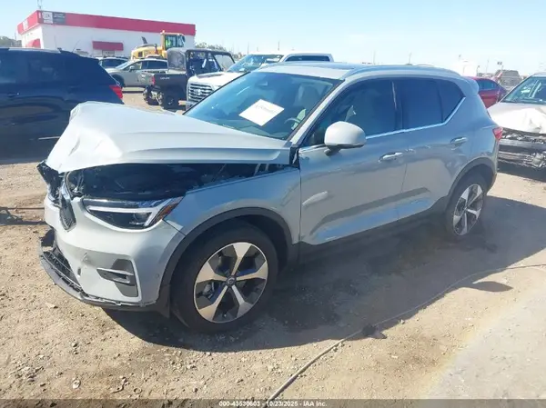 YV4L12UE4S2560331 2025 VOLVO XC40 - Image 2