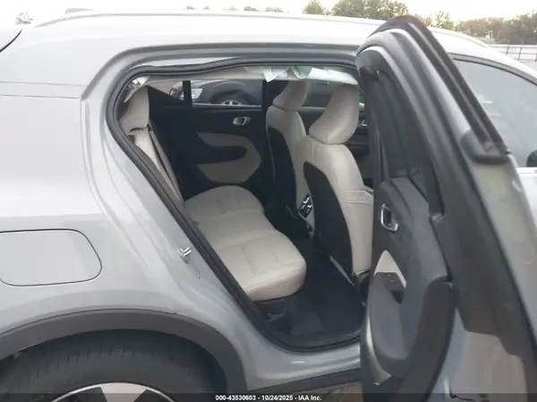 YV4L12UE4S2560331 2025 VOLVO XC40 - Image 8
