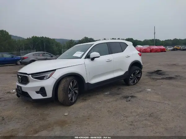 YV4L12UE5R2230319 2024 VOLVO XC40 - Image 2