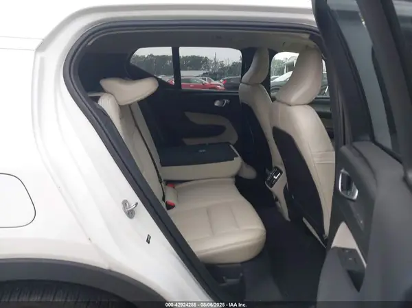 YV4L12UE5R2230319 2024 VOLVO XC40 - Image 8