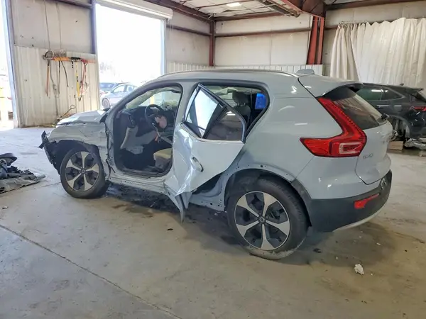 YV4L12UE5S2500817 2025 VOLVO XC40 - Image 2