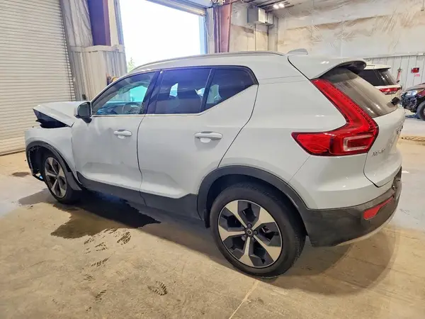 YV4L12UE5S2563481 2025 VOLVO XC40 - Image 2