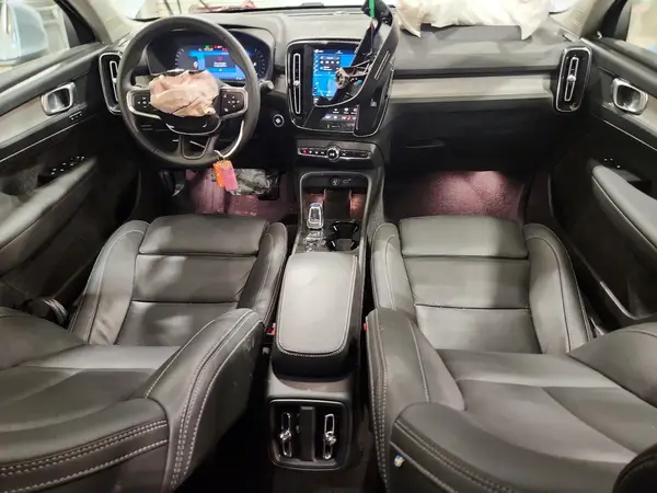 YV4L12UE5S2563481 2025 VOLVO XC40 - Image 8