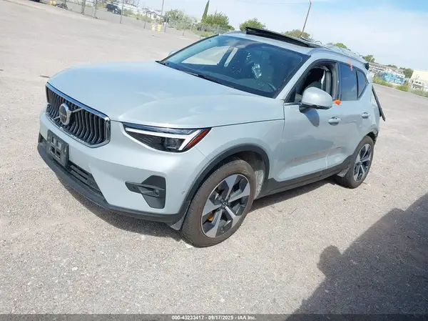 YV4L12UE5S2566400 2025 VOLVO XC40 - Image 2