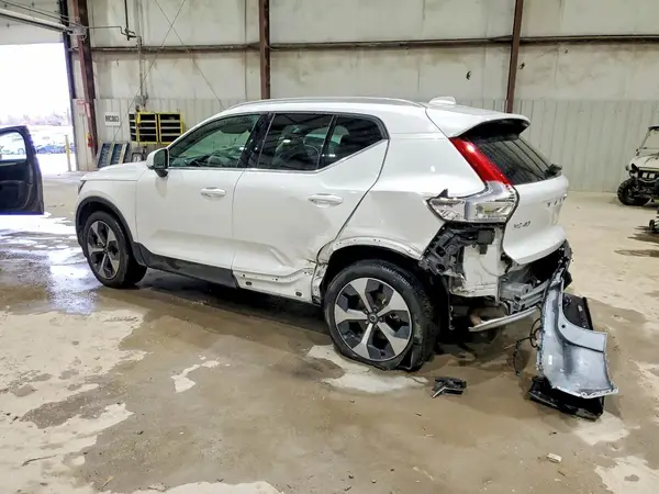 YV4L12UE5S2589790 2025 VOLVO XC40 - Image 2
