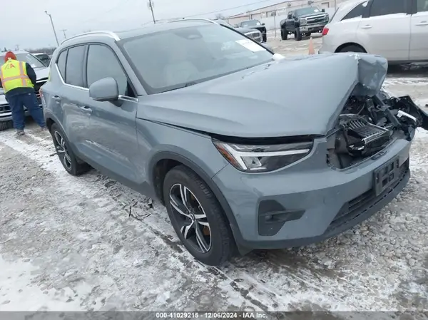 YV4L12UE6P2047721 2023 VOLVO XC40 - Image 1