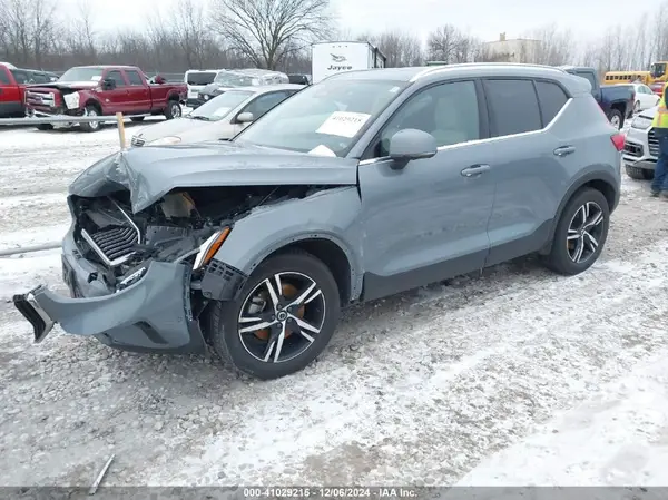 YV4L12UE6P2047721 2023 VOLVO XC40 - Image 2